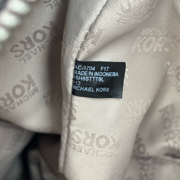 Michael Kors Mauve Gray Pebbled Leather Tote Bag in good condition. - Picture 7 of 16